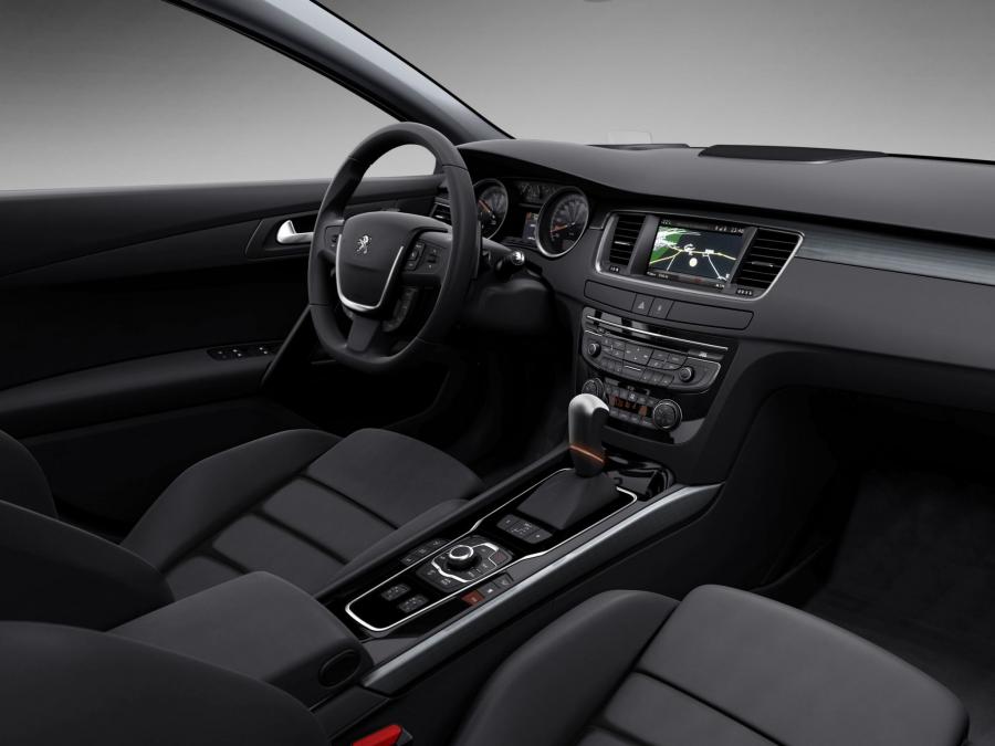  Peugeot 508 2010 года  (фото 25 из 47)